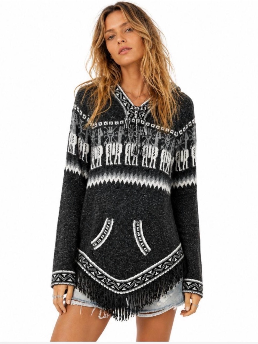 Alpaca Gray & white geometric patterned poncho with fringe #boho #festival #bohe